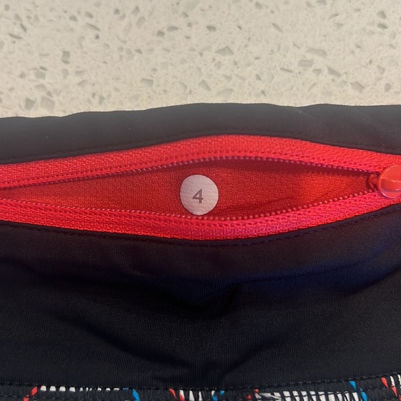 Lululemon Seawheeze addition speed up 2.5 size 4 - Picture 3 of 3